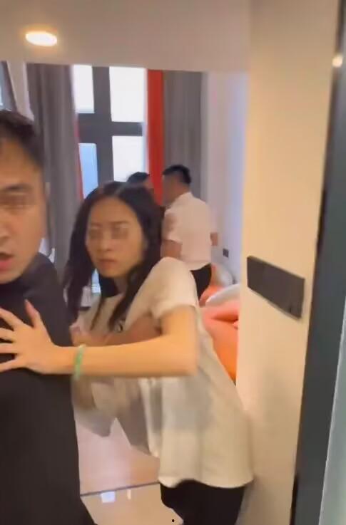 妻子出轨吃瓜,揭秘妻子背叛背后的真相