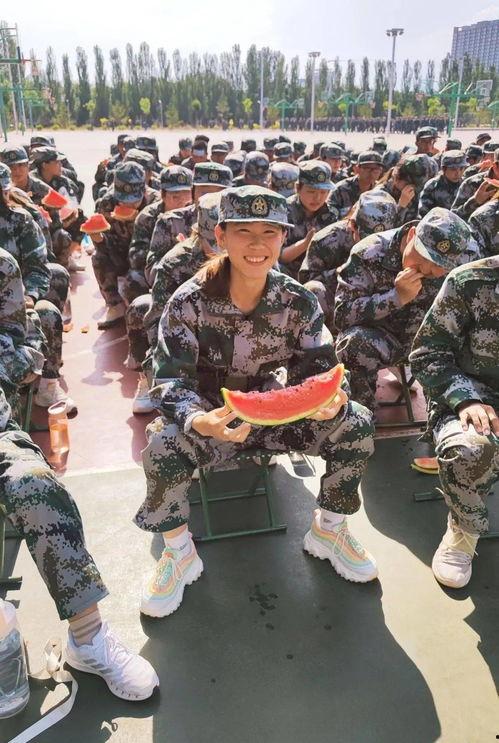 潍坊军训吃瓜视频,揭秘军营生活趣味瞬间