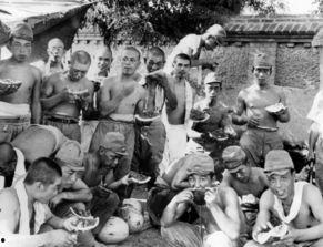 鬼子军官吃瓜,一场荒诞的战争记忆