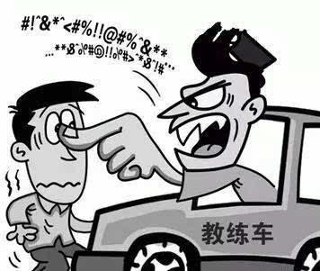驾校教练吃瓜搞笑,学员笑到肚子疼！