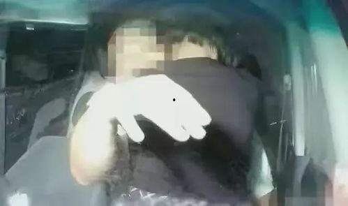 驾校教练吃瓜搞笑,学员笑到肚子疼！