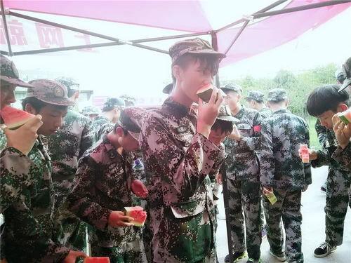 军训在哪吃瓜,揭秘军训期间的“吃瓜”趣事