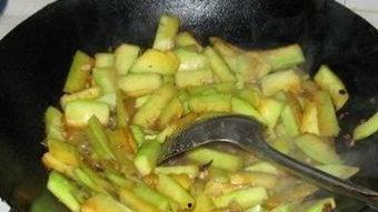 农民伯伯吃瓜图片,农民伯伯的丰收喜悦瞬间