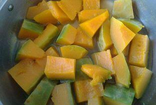 在酒店睡觉吃瓜