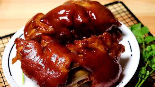 宝宝吃瓜啃猪蹄视频