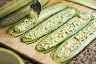 吃块瓜甜甜,吃块瓜甜甜，尽享清凉时光