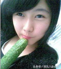 美女吃瓜真美,美女吃瓜，风情万种