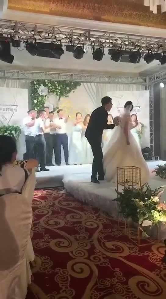 吃瓜事件伴娘,揭秘幕后真相与情感纠葛